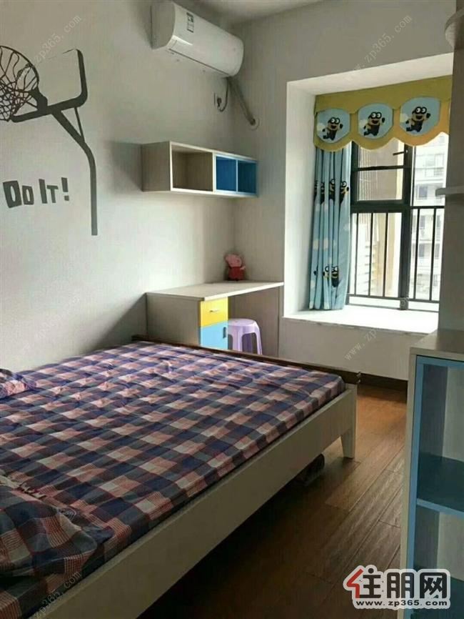 通泰爱丽舍4室2厅2卫朝向南,低价出租2800元/月