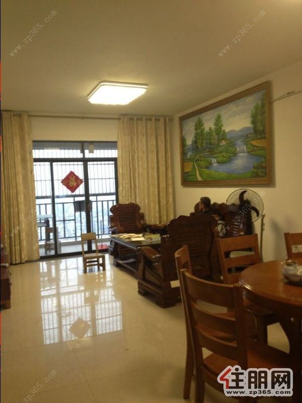 地王国际1500元3室2厅2卫精装