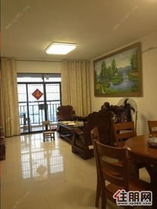 中心区,地王国际1500元3室2厅2卫精装