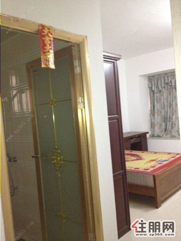 地王国际1500元3室2厅2卫精装