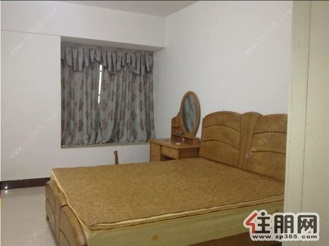 地王国际1500元3室2厅2卫精装