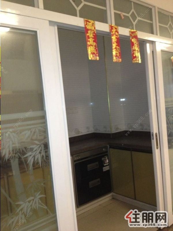 地王国际1500元3室2厅2卫精装