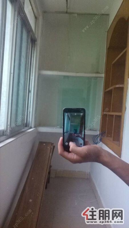 红光小区一房一厅1100精装修3楼家电具