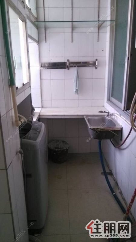 红光小区一房一厅1100精装修3楼家电具