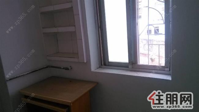 红光小区一房一厅1100精装修3楼家电具