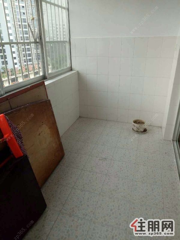 市中心靠近人民公园电梯房置地广场3室2厅