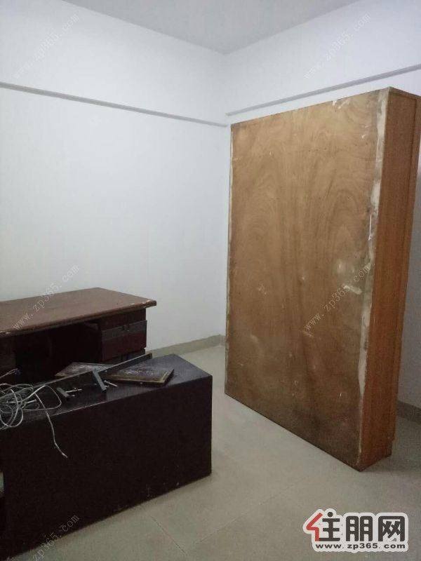 市中心靠近人民公园电梯房置地广场3室2厅