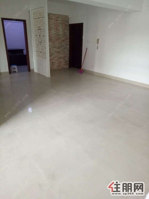 市中心靠近人民公园电梯房置地广场3室2厅