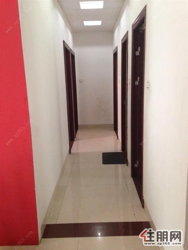 配套齐全,龙脉华庭1900元3室2厅2卫***修急租!