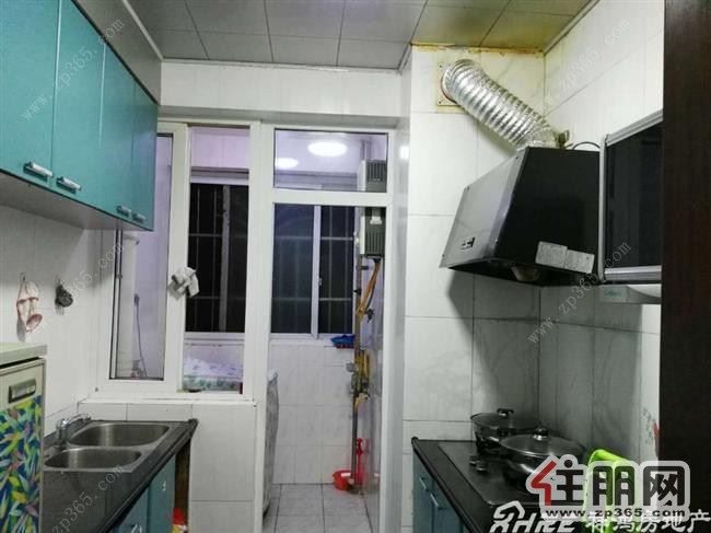 房子很高大上,可以合租,三房两厅两位