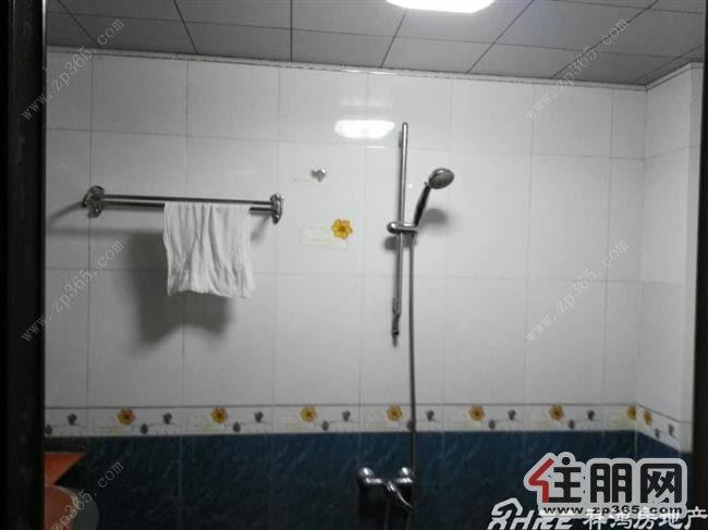 房子很高大上,可以合租,三房两厅两位