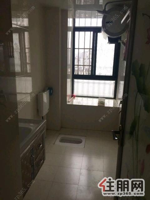 清华坊三房两厅精装修家具齐全