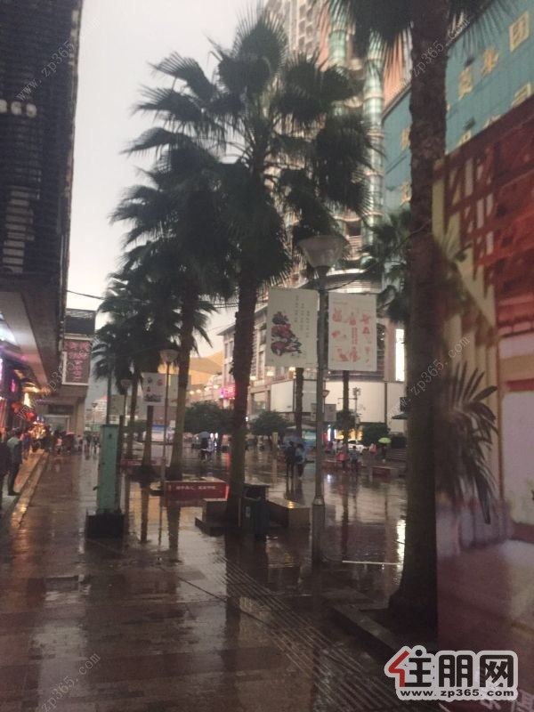 临街底商848.59平米,业主稳定出租商