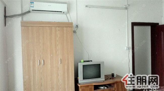 700元即租闹市电梯1房1厅