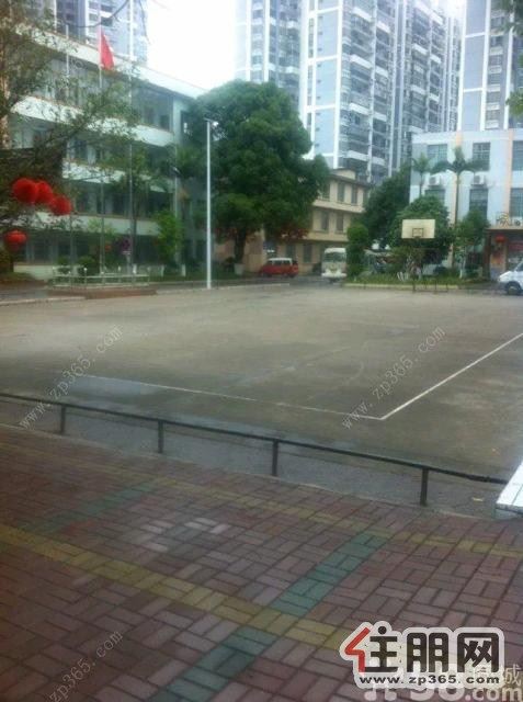 3室1厅98平米精装修押二付二