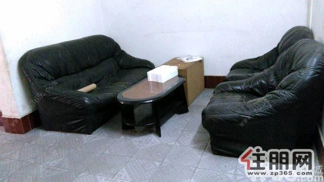 城中三中路单位房2室2厅80平米简单装修