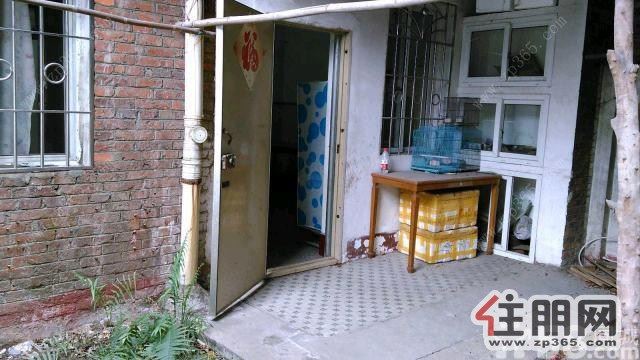 城中三中路单位房2室2厅80平米简单装修