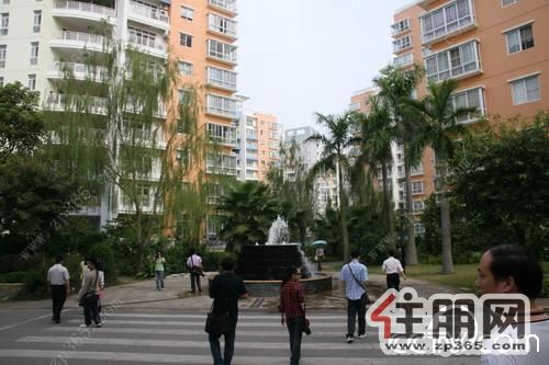 盛世名门1300元2室2厅1卫中装