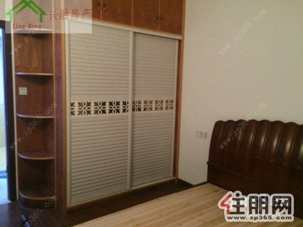 海伦堡1500元2室2厅1卫中装,