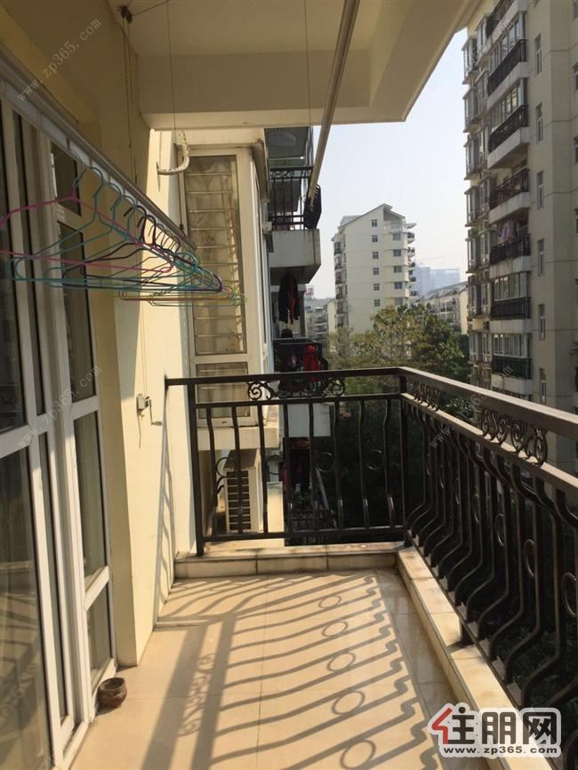 超好的地段,可直接入住,阳光都市2000元4室22厅2卫中装