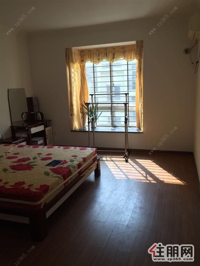 家具家电全齐,阳光都市2000元4室2厅2卫中装,拎包即住!