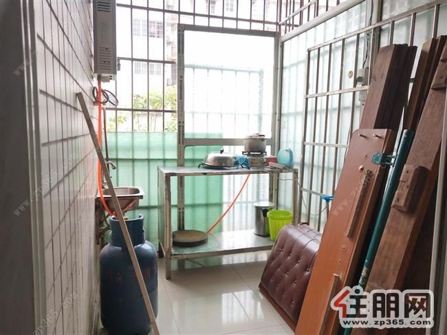 金都汇全新装修一房一厅家电齐全拎包即住租金1500/月