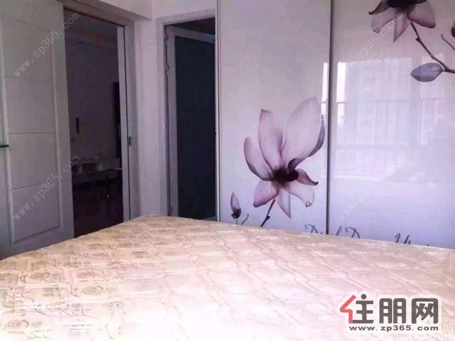 莱茵湖畔精装大三房首次出租,租2800随