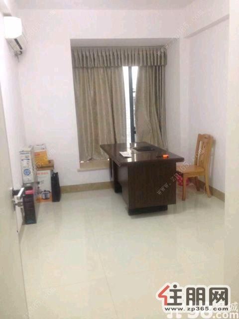 低价出租东郡4200元4室2厅2卫精装修