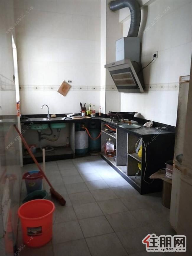 盛世名门1500元3室2厅2卫中装,家电家具齐全随时能看!