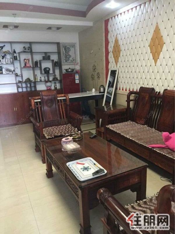 市中心地王大厦旁精装电梯两房业主急租仅租