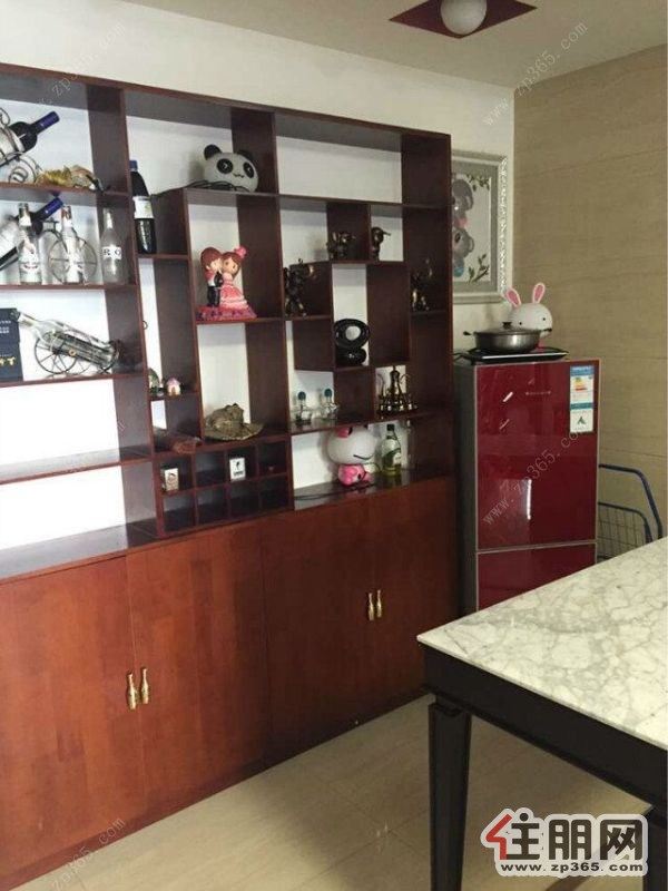 市中心地王大厦旁精装电梯两房业主急租仅租