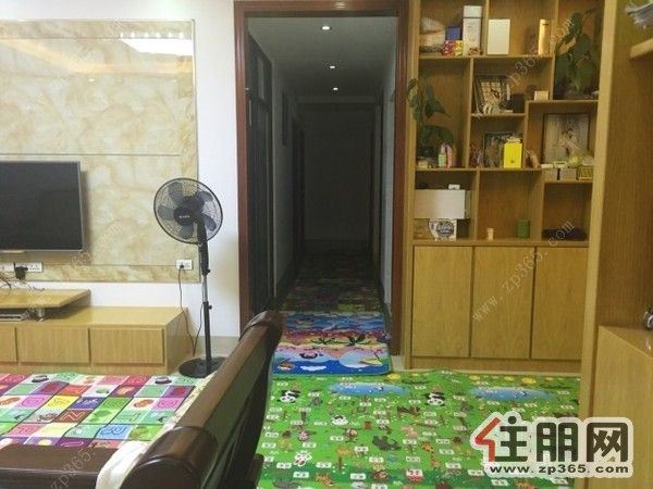 华展华园3房2厅2卫130平米精装房