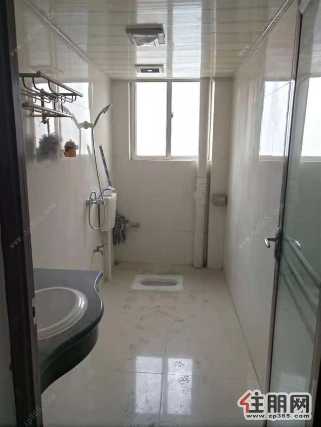 凤凰街肯德基旁,3房2厅2卫,巨星商都家电家具齐全,拎包入住