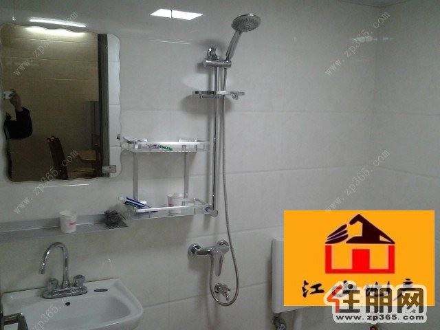 高新区桂中花苑2000元3室1厅1卫