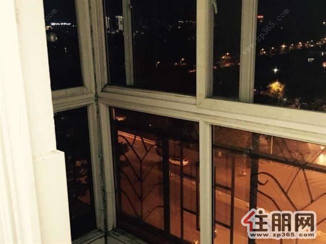 书香园1300元1室1厅1卫中装采光好,拎包随时就可以入住!