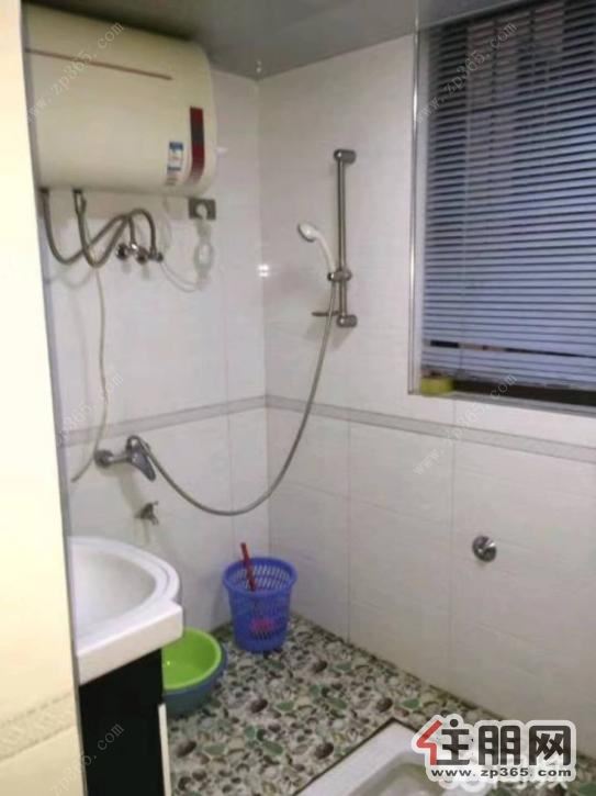 航一路龙城华府2500/月全新装修押一付一