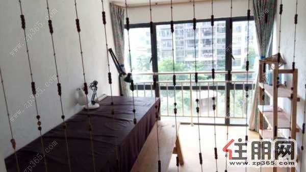 同人学府大道小3房错层大客厅超高阳台