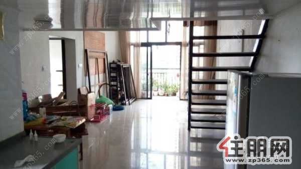 同人学府大道小3房错层大客厅超高阳台