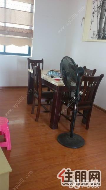 长湖景苑4室2厅配置齐全带车位仅3800