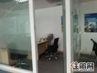 青秀区，地王国际208平租70每平,电梯口看南