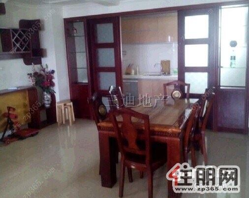 逸景园3300元3室2厅2卫精装修