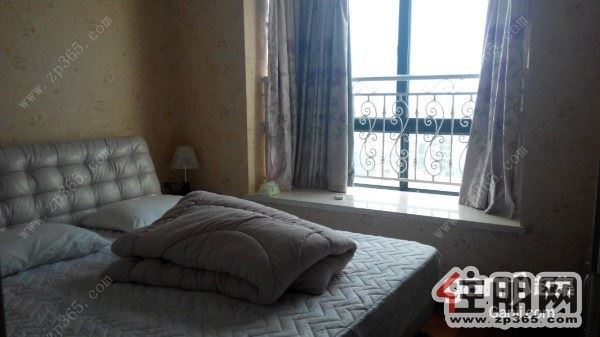 城市花园3200元3室2厅2卫精装