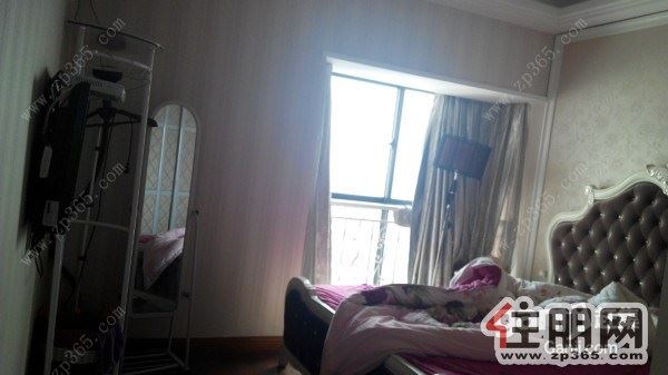 城市花园3200元3室2厅2卫精装