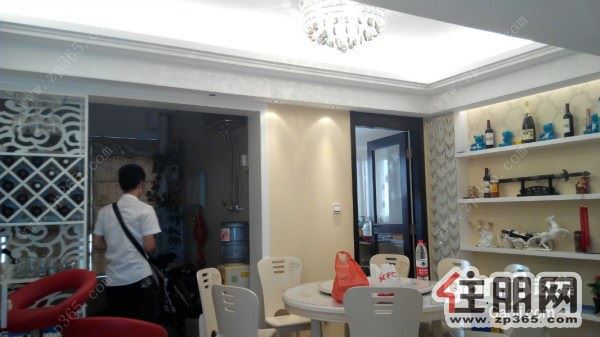 城市花园3200元3室2厅2卫精装