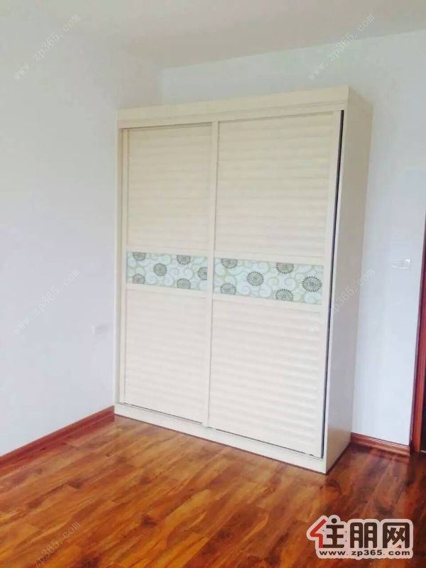 万达广场3室2厅精装修房