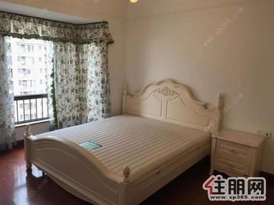 东沟岭新区，望州南路+人民公园《香樟林》新装3房，家私配齐出租。