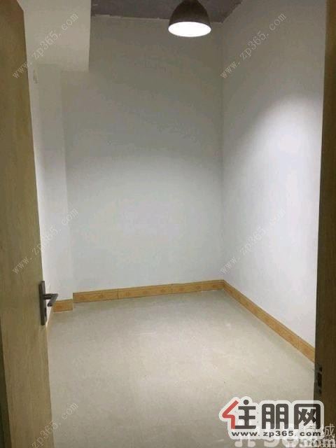 柳江桥头蓝色港湾3室2厅精装修空房出租