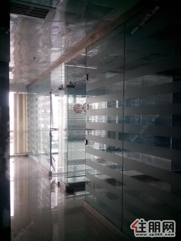 五象广场地王国际116平仅租90元/平