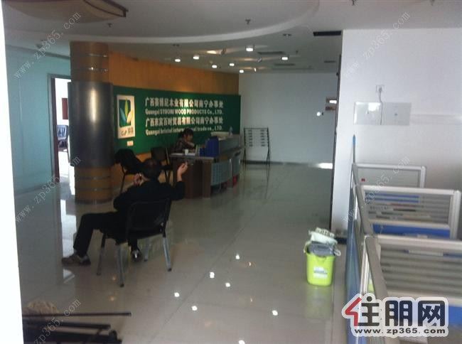 五象广场地王国际120平仅租100元/