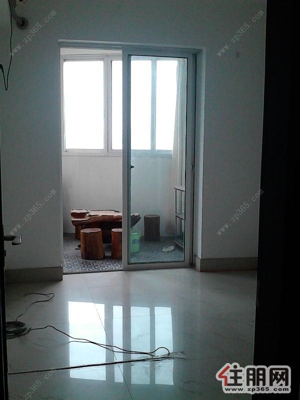 五象广场水晶城180平仅租7800元/